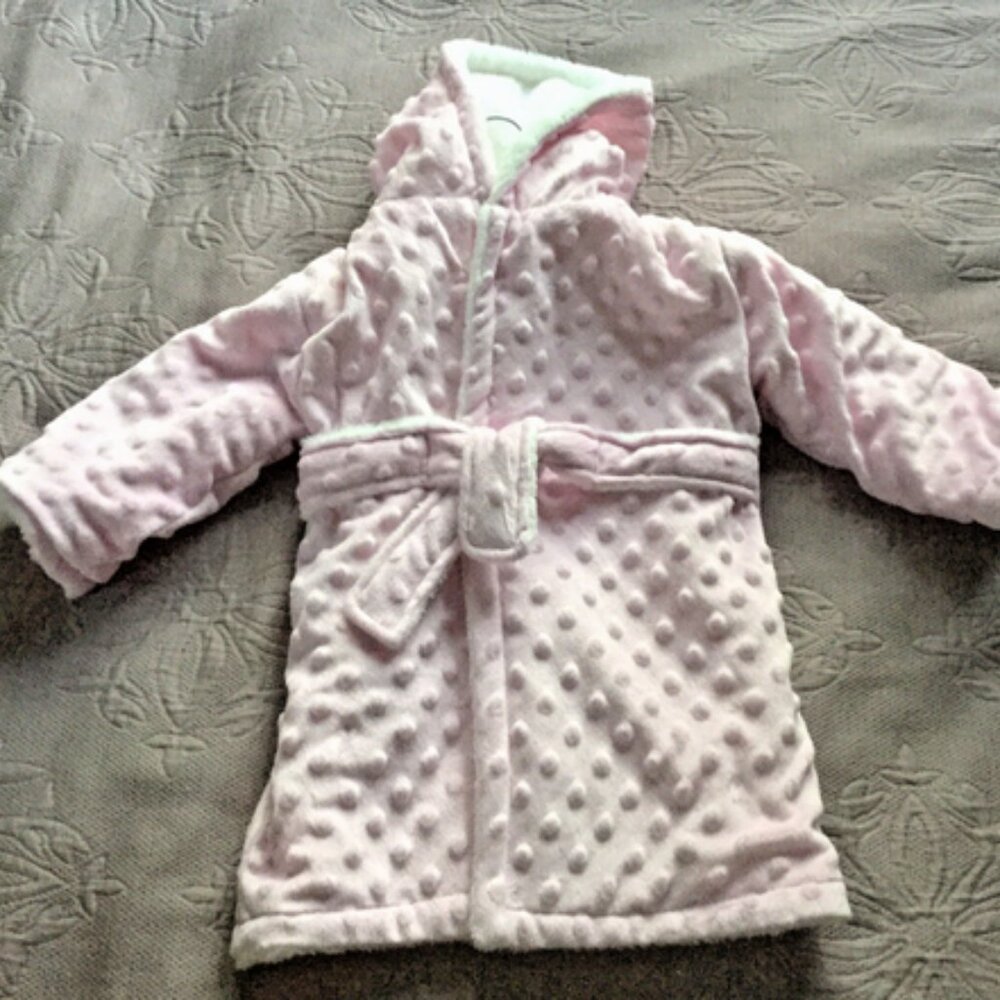 Blankets & Beyond baby girl Hoodie / Cover, pink, size 0-3 mo, new with tags